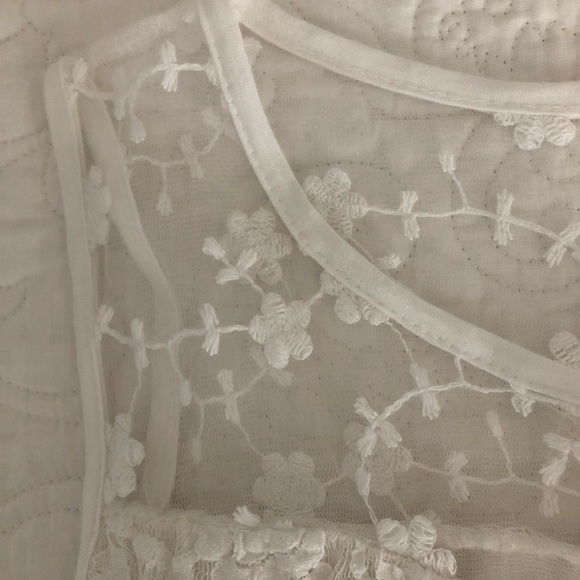 Beautiful lace blouse, made and bought in Italy - Picture 5 of 7